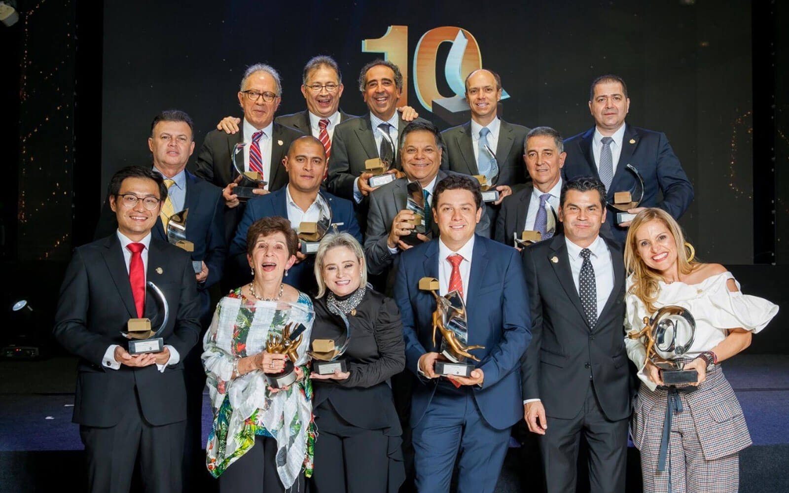 Lee más sobre el artículo Grupo Éxito premió a sus aliados comerciales, de bienes y servicios e inmobiliarios, en la décima edición del Concurso Proveedores de Éxito